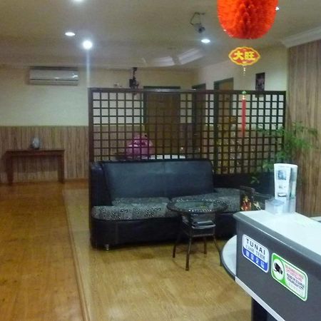 7 Hung Hung Inn Кота-Кинабалу Экстерьер фото