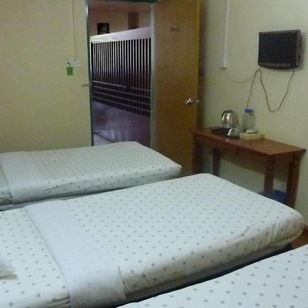 7 Hung Hung Inn Кота-Кинабалу Экстерьер фото