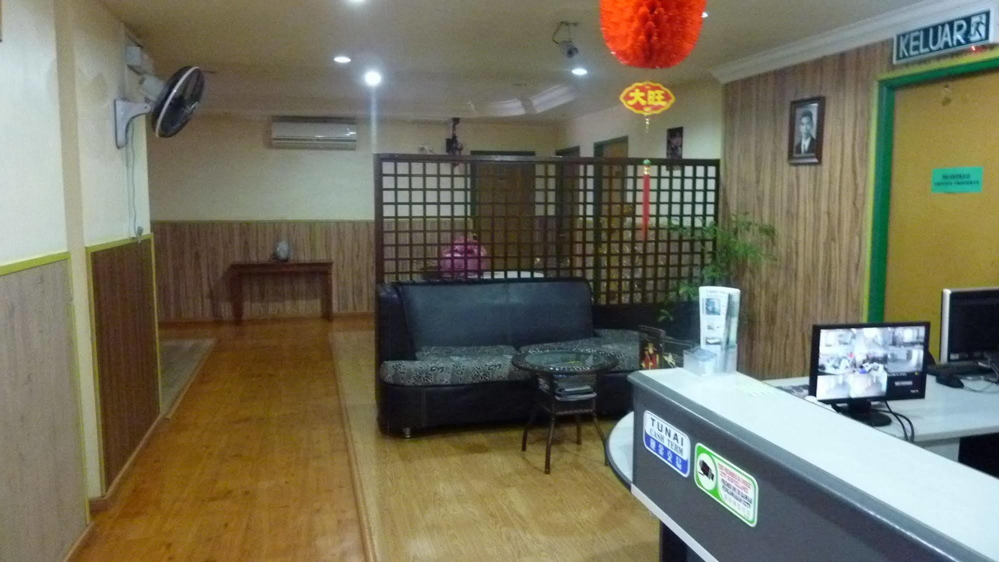 7 Hung Hung Inn Кота-Кинабалу Экстерьер фото