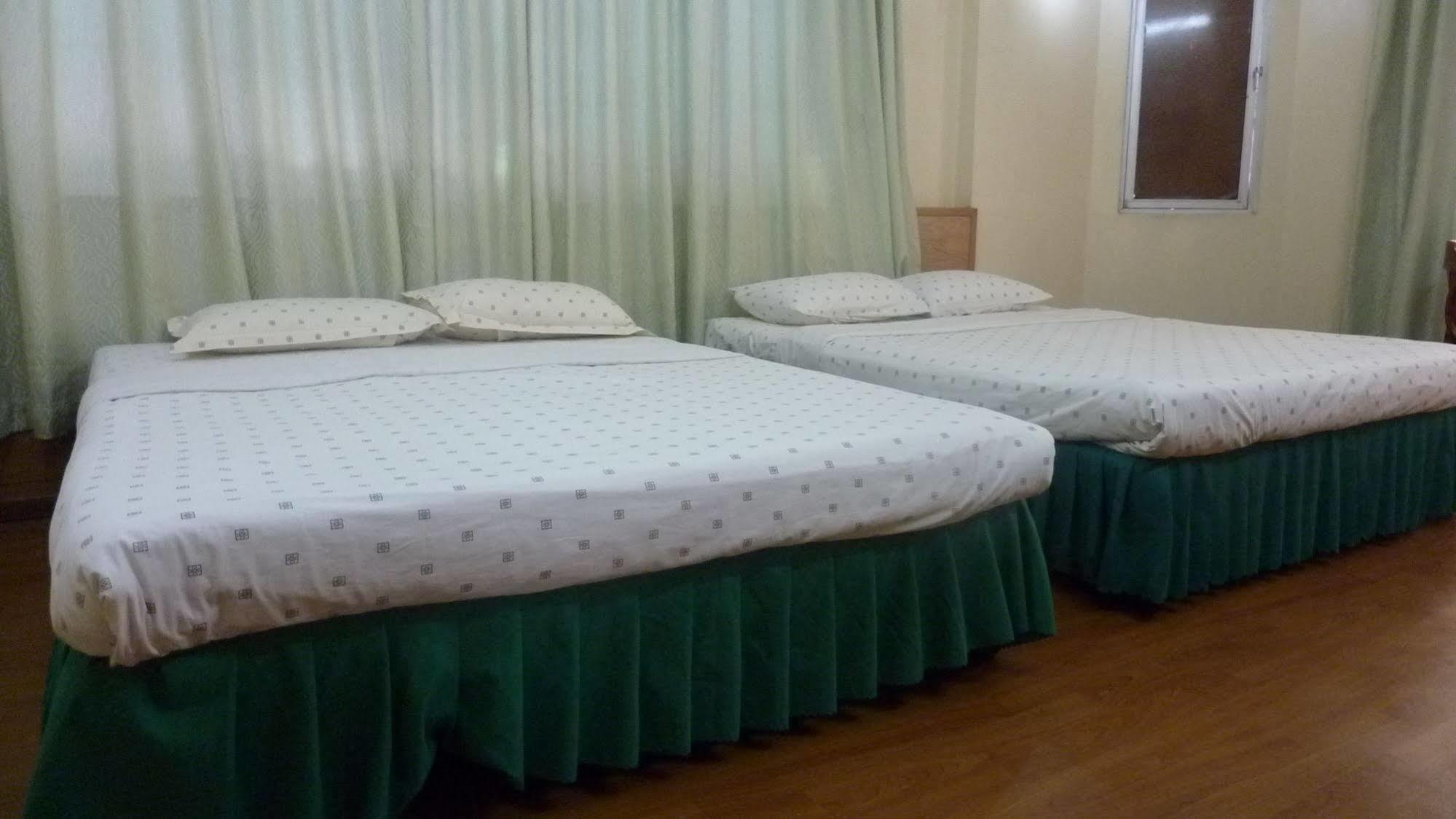 7 Hung Hung Inn Кота-Кинабалу Экстерьер фото