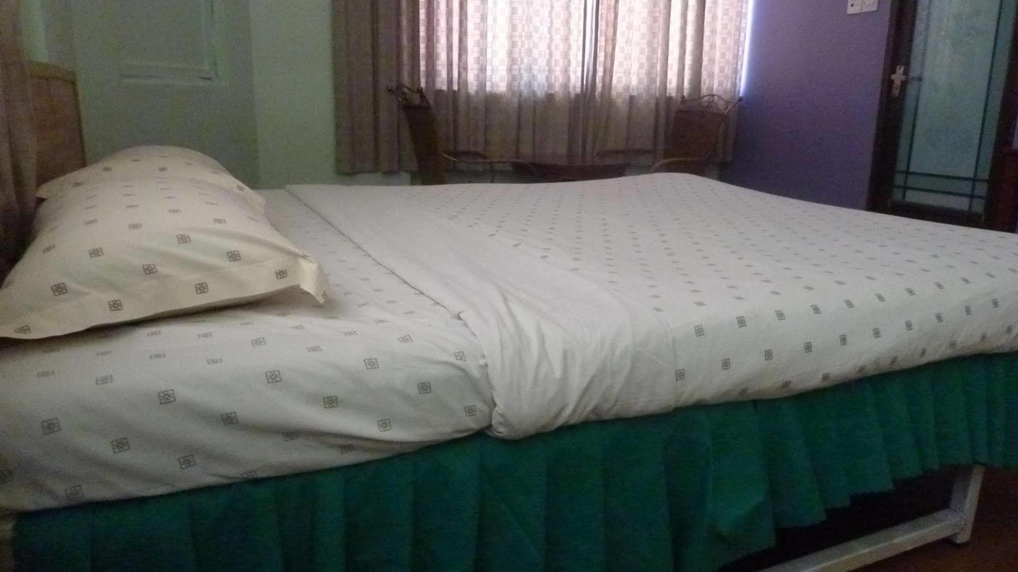 7 Hung Hung Inn Кота-Кинабалу Экстерьер фото