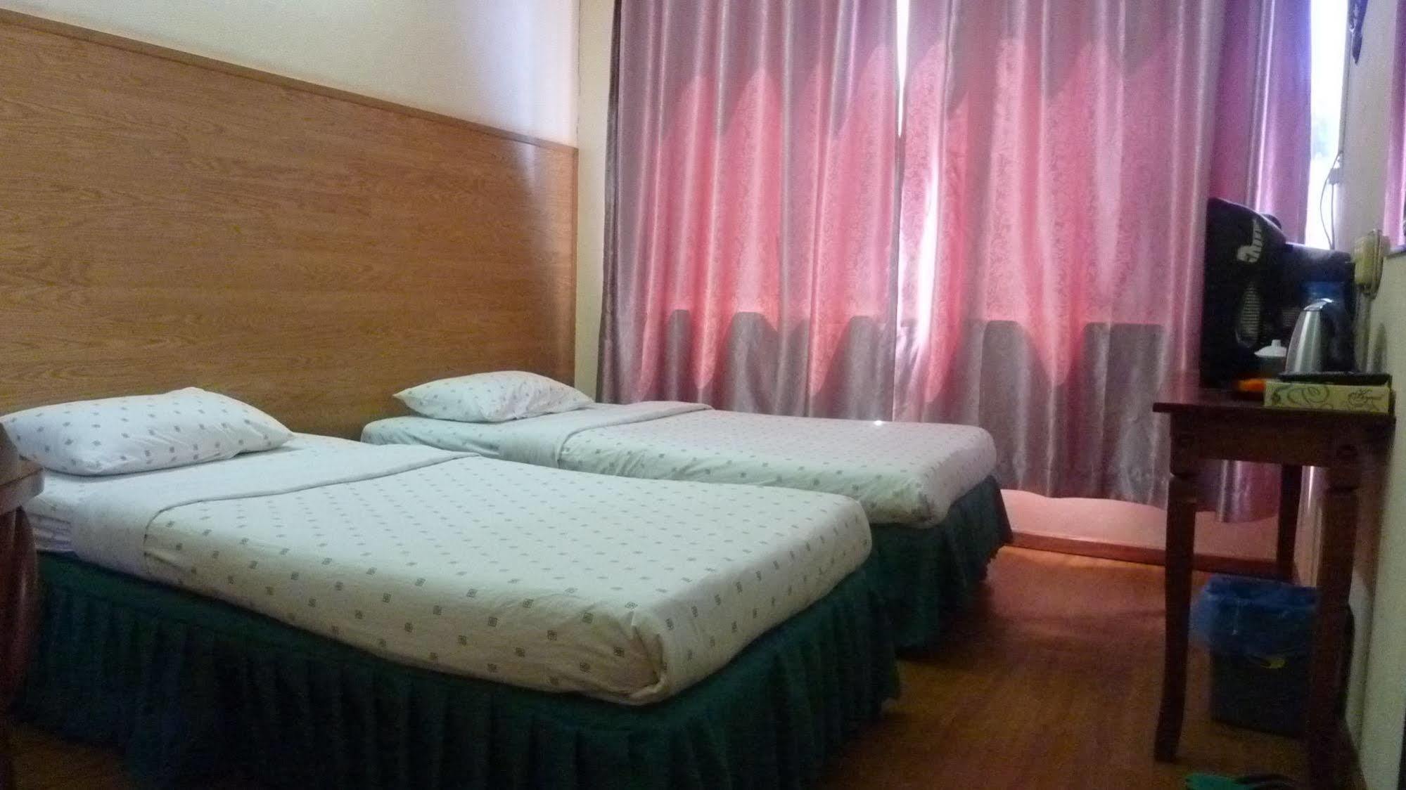 7 Hung Hung Inn Кота-Кинабалу Экстерьер фото
