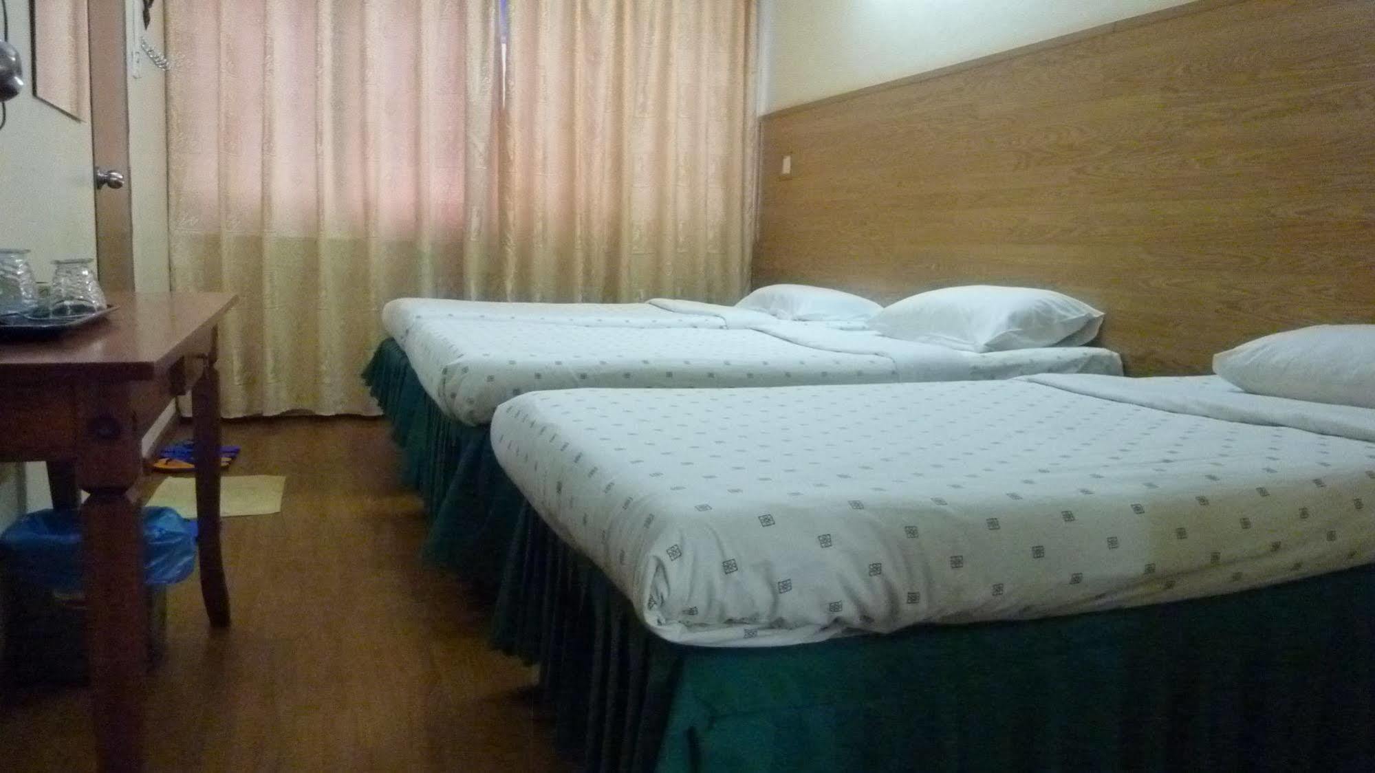 7 Hung Hung Inn Кота-Кинабалу Экстерьер фото