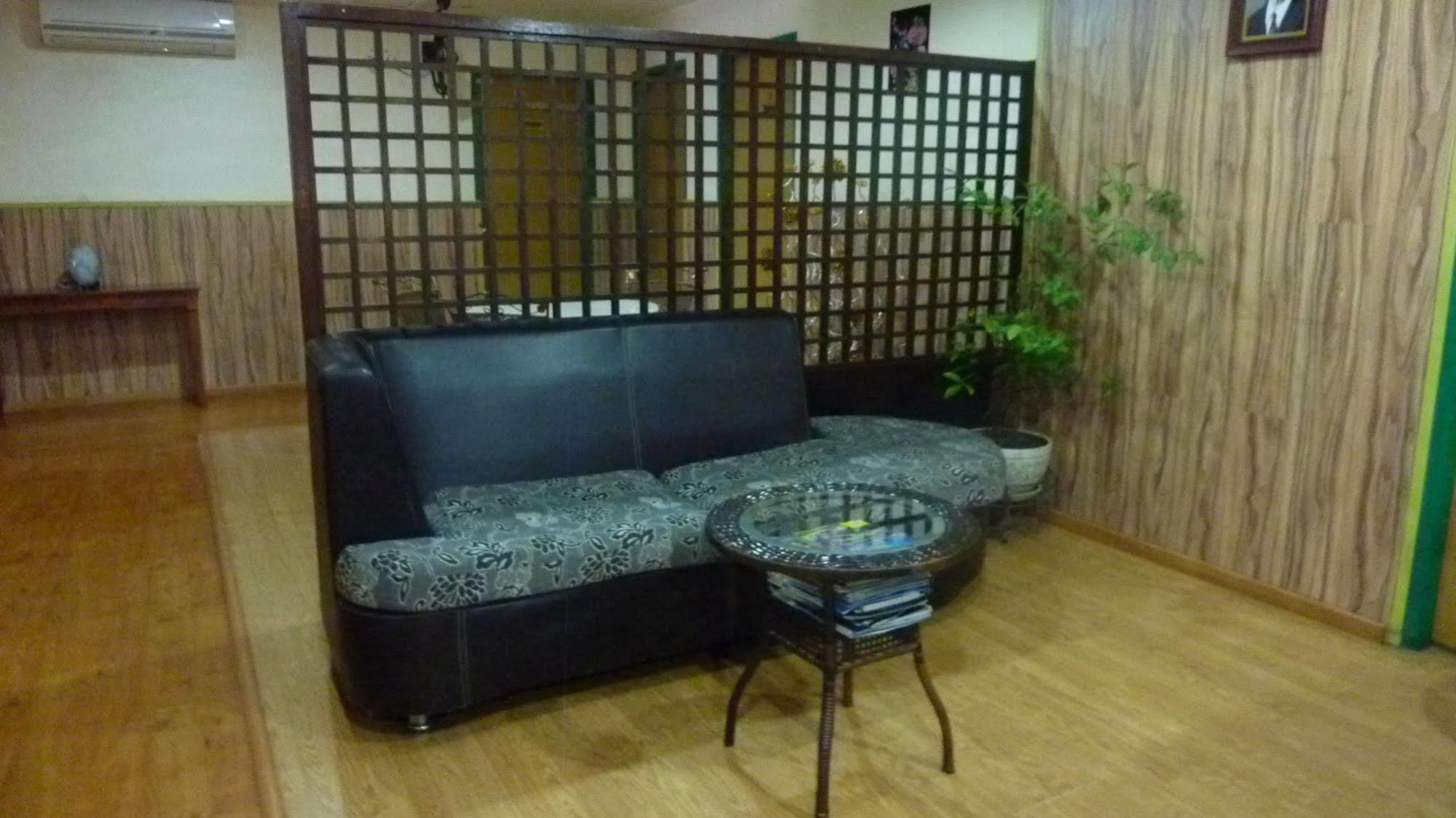 7 Hung Hung Inn Кота-Кинабалу Экстерьер фото