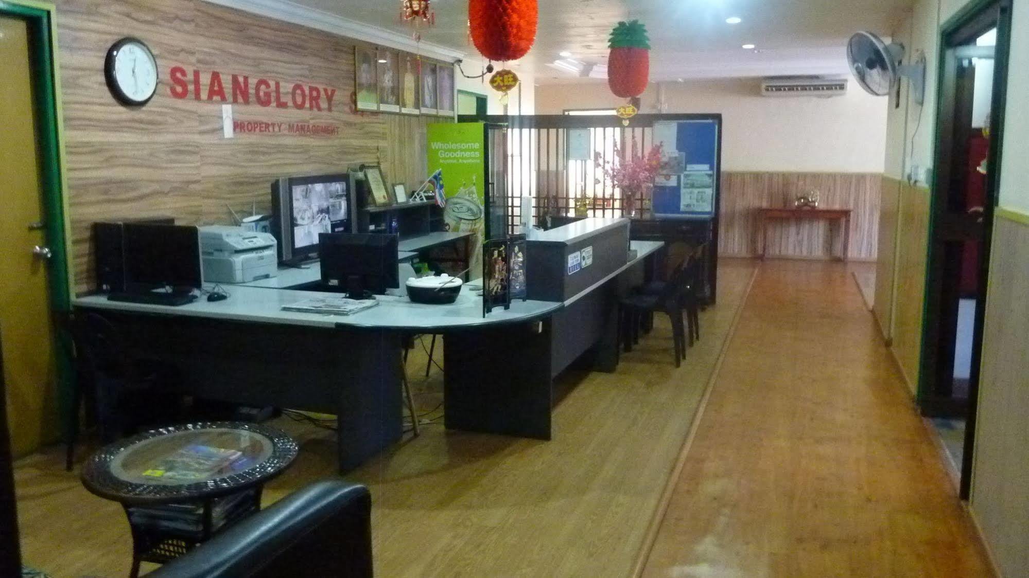 7 Hung Hung Inn Кота-Кинабалу Экстерьер фото