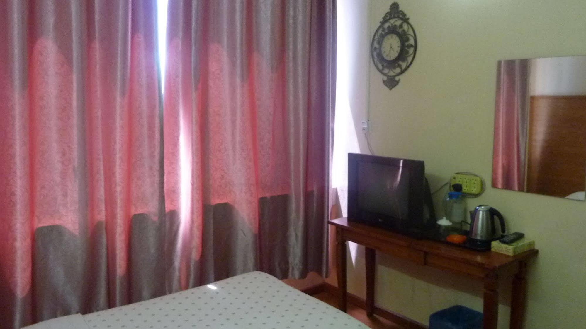 7 Hung Hung Inn Кота-Кинабалу Экстерьер фото