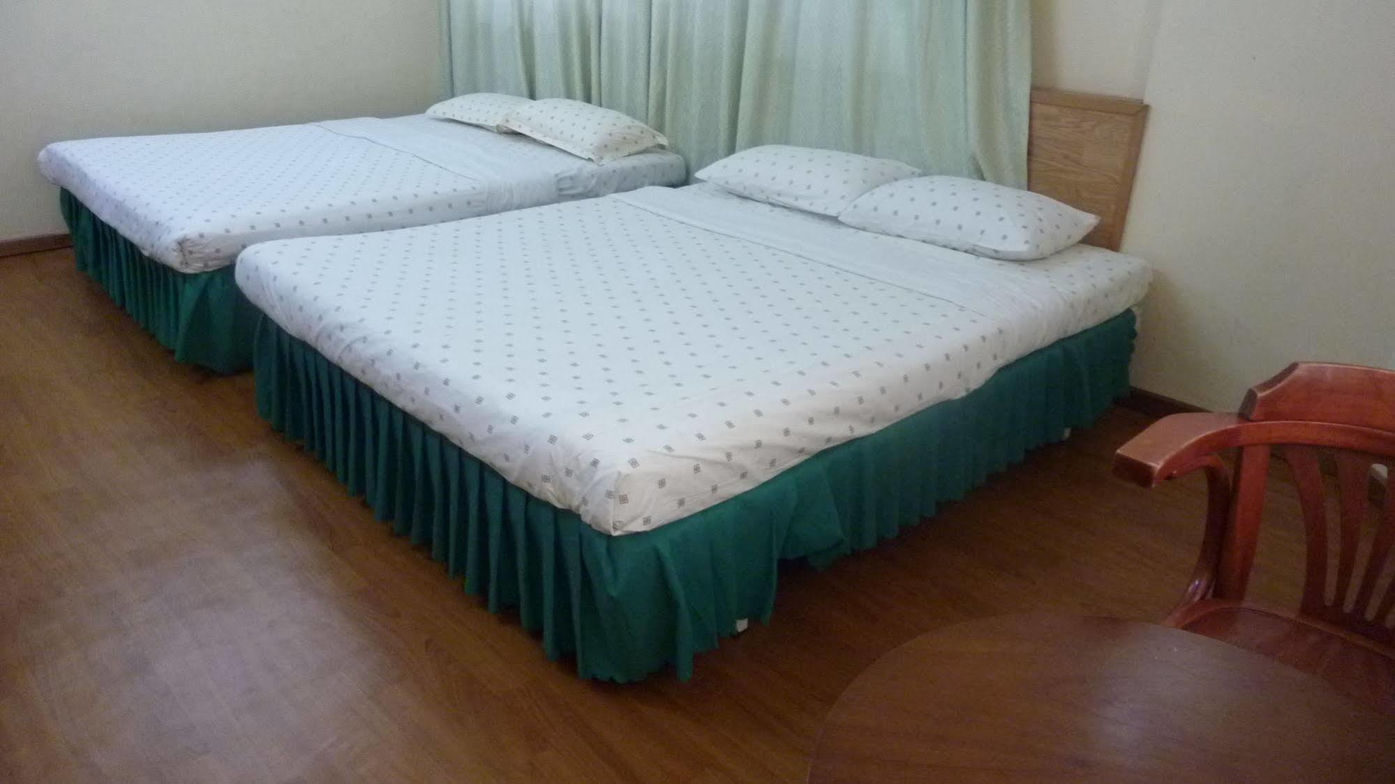 7 Hung Hung Inn Кота-Кинабалу Экстерьер фото